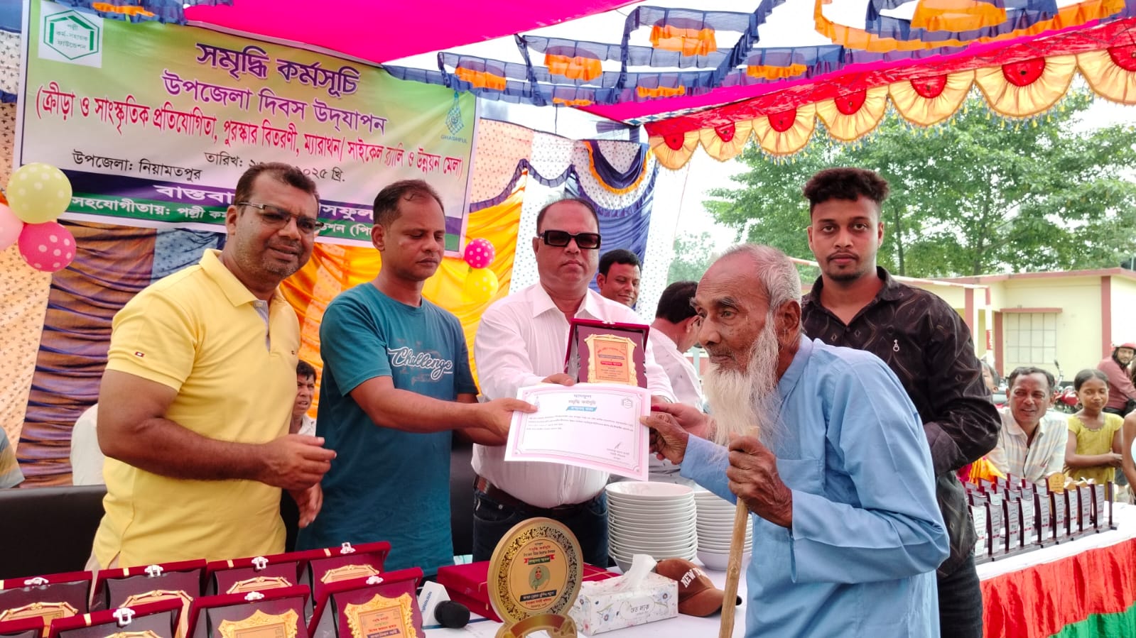 নিয়ামতপুরে ঘাসফুল এনজিওর উদ্যোগে উপজেলা দিবস ও উন্নয়ন মেলা