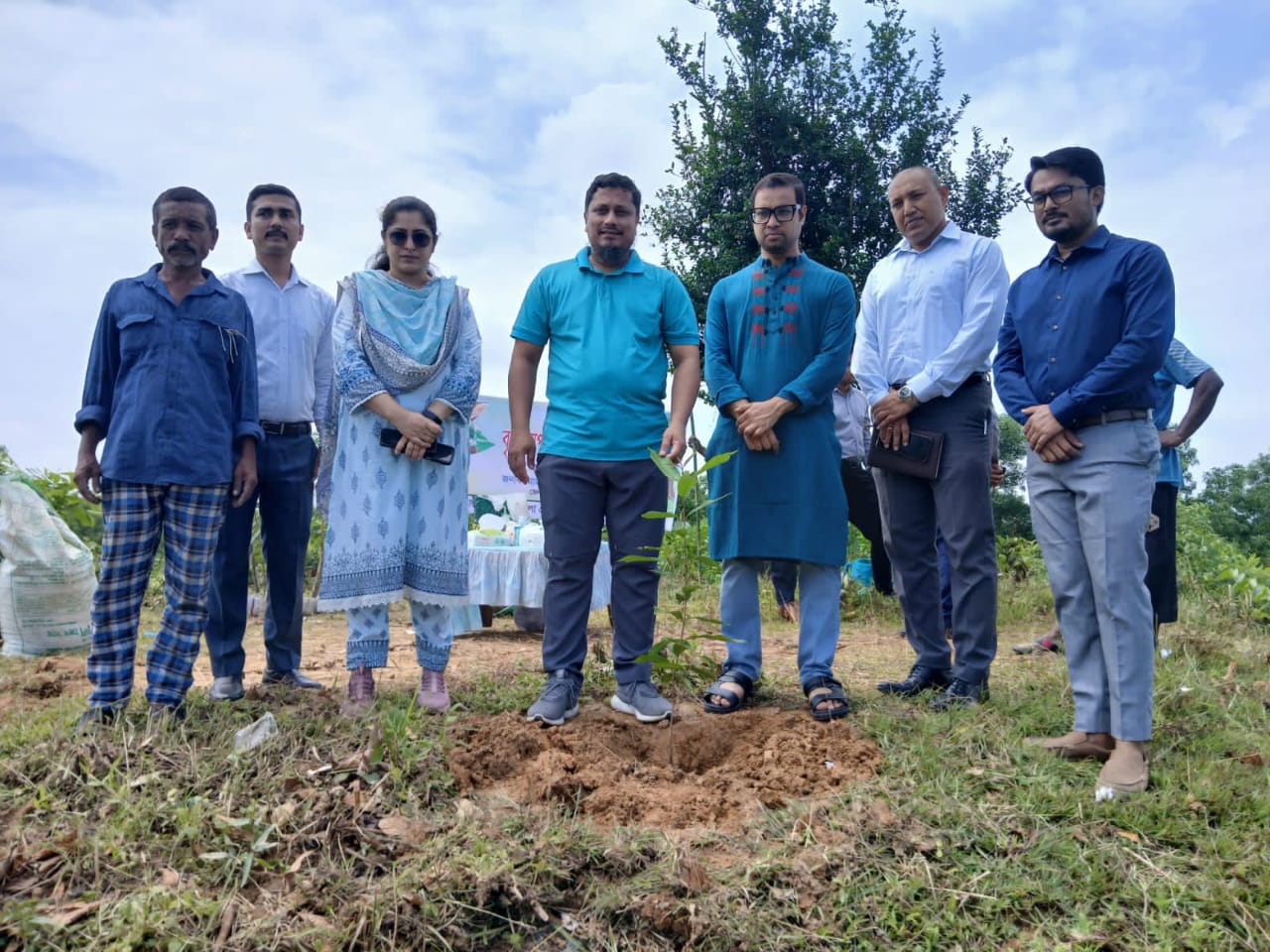 সিলেটের মালনীছড়ায় উদ্ধারকৃত খাস জমিতে বৃক্ষরোপন কর্মসূচি