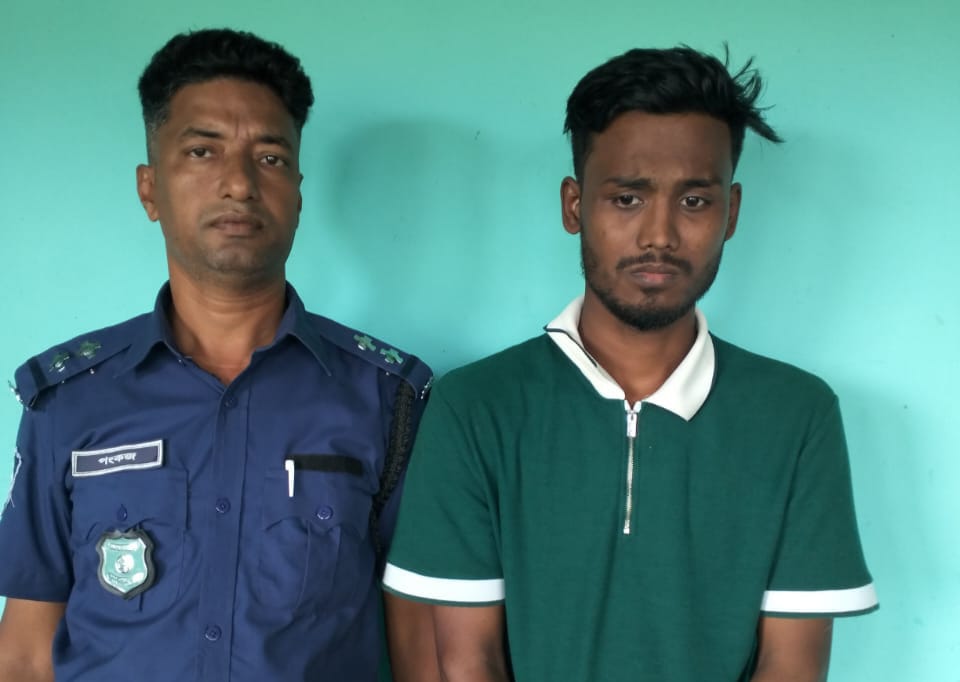 সুনামগঞ্জের তাহিরপুর পর্যটন স্পটে বিদেশী মদসহ এক পর্যটক গ্রেপ্তার