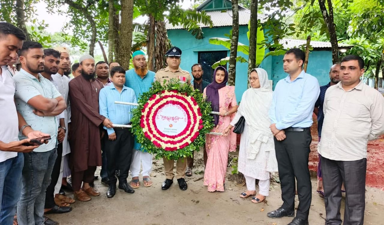 হোসেনপুরে শহীদ আব্দুল্লাহ বিন জাহিদের কবরে ফুলেল শ্রদ্ধা নিবেদন