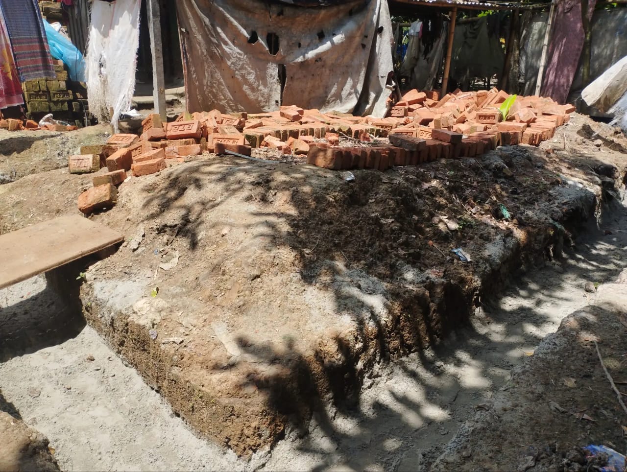 মাধবদীর মাথরায় আদালতের নোটিশ অমান্য করে রাতের আধারে চালিয়ে যাচ্ছে নির্মান কাজ