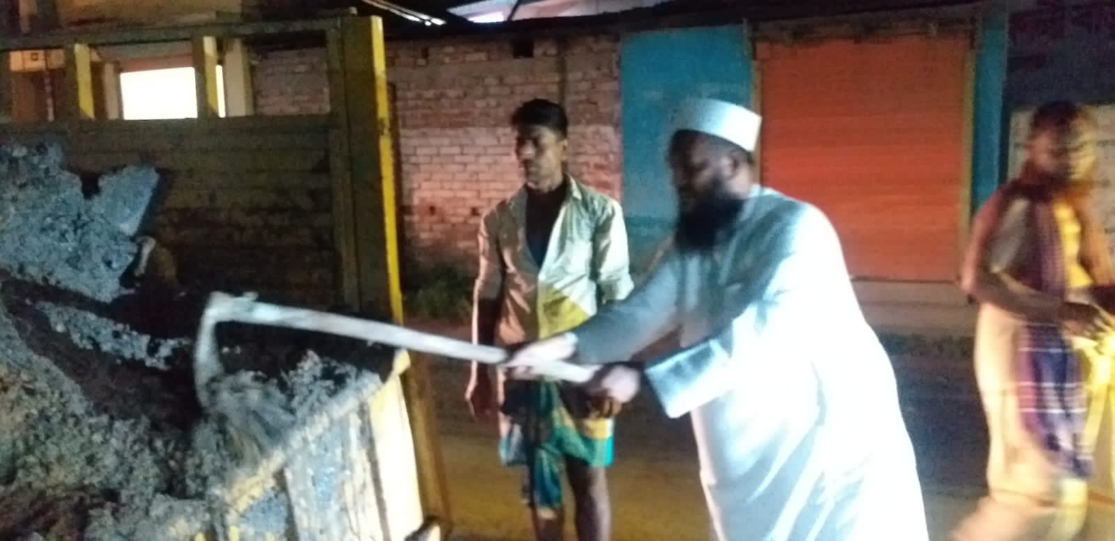 কিশোরগঞ্জে হাতপাখার পদপ্রার্থী জার্মানী ও জেলা সড়ক ভবনের উদ্যোগে রাস্তা সংস্কার কার্যক্রম শুরু