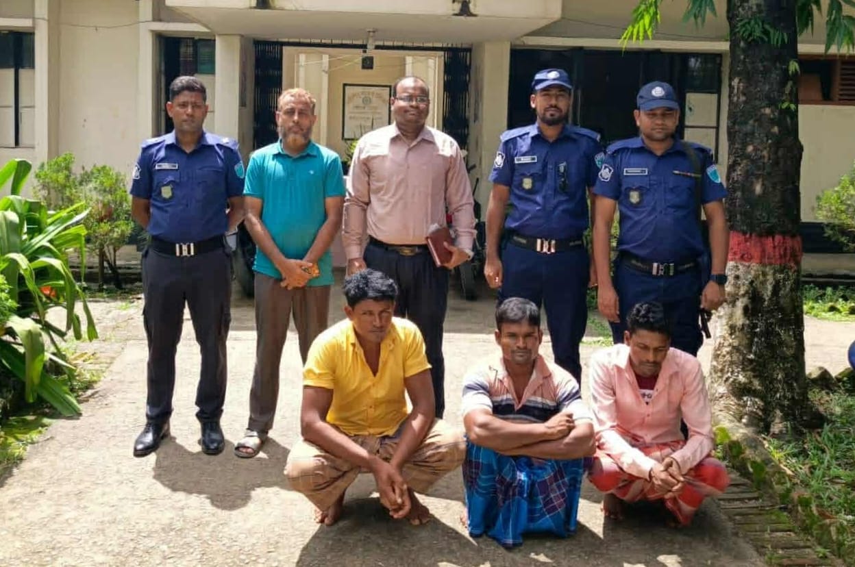 তাহিরপুর বহুল আলোচিত শান্তিপুর নদী থেকে বালু উত্তোলন, পরিবহনের দায়ে ৩ জনকে কারাদণ্ড