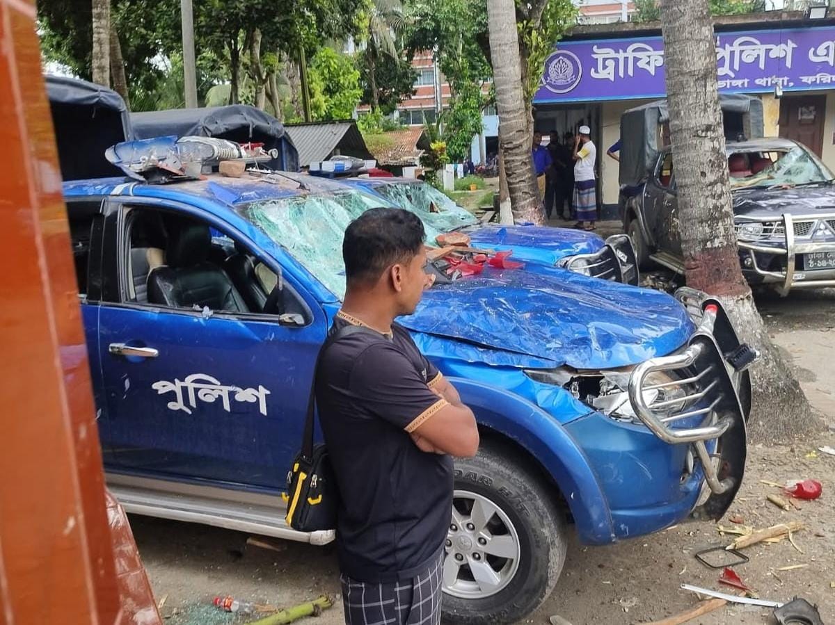 ভাঙ্গায় পুলিশের গাড়ি ভা’ঙচু’র নির্বাচন ও ইউএনও অফিসে হা’ম’লা