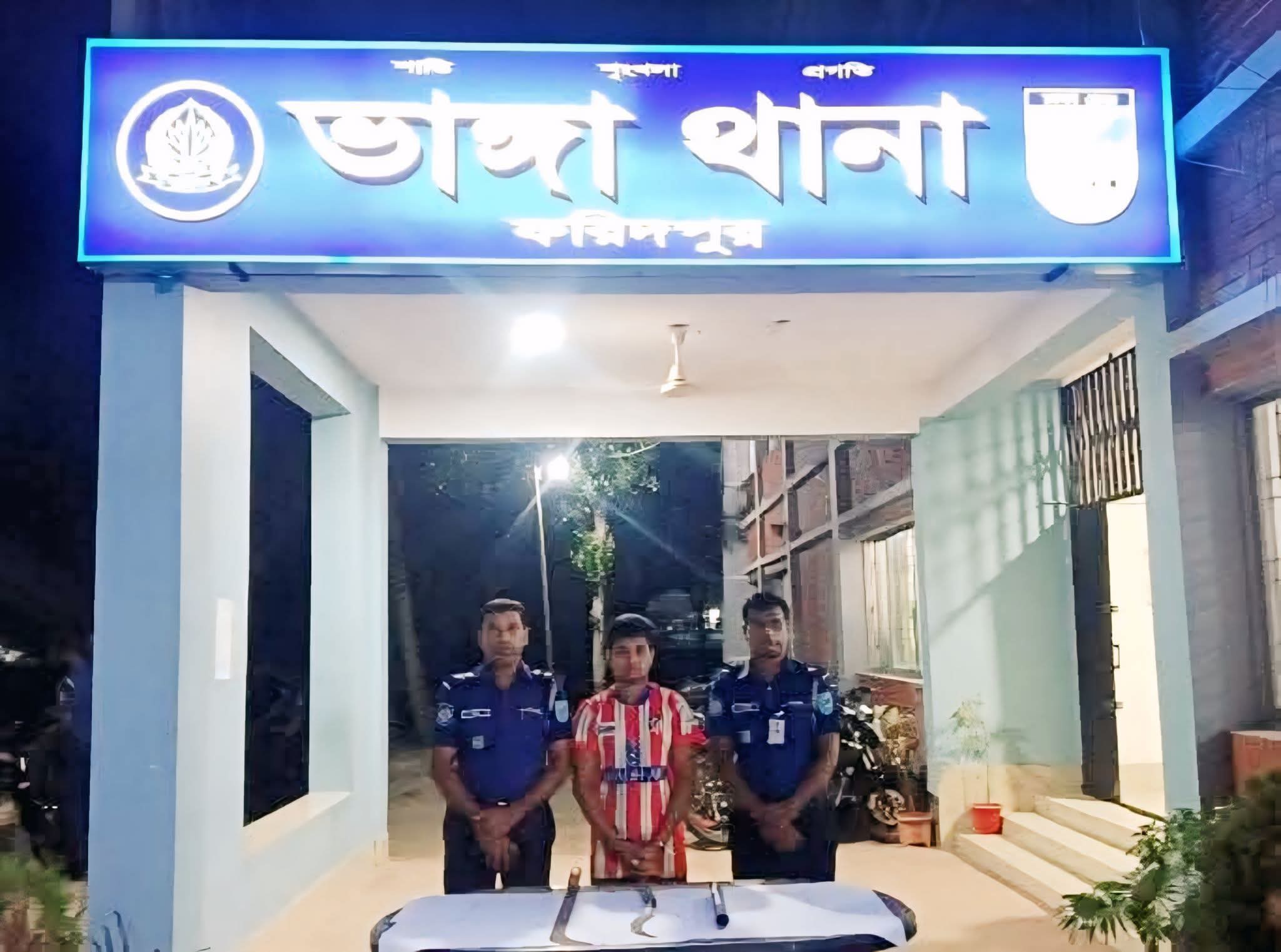 ভাঙ্গায় কুমার নদীতে অস্ত্রের মহড়ায় অভিযানে যুবক আটক