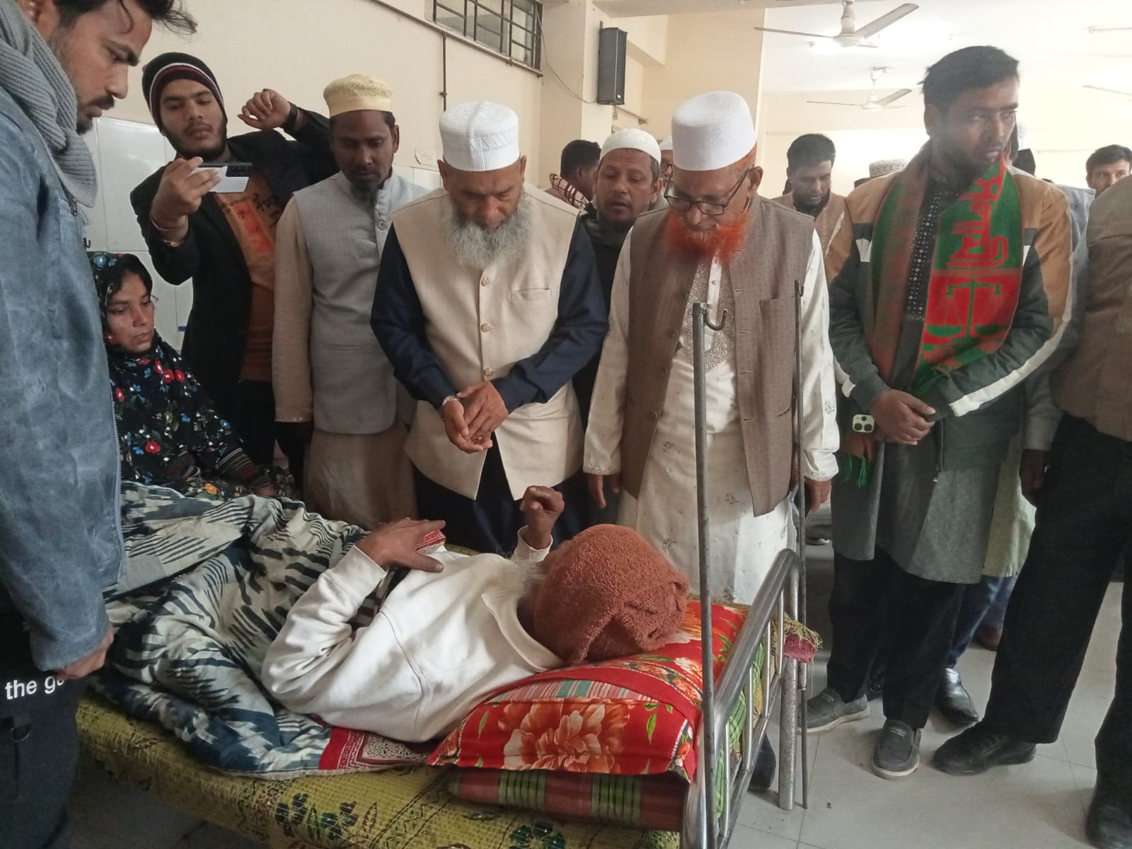 তানোরে নির্বাচনি প্রচারণার জনসভায় যাওয়ার প্রস্তুতিকালে জামায়াত সমর্থক পিতা–পুত্রের ওপর বিএনপি নেতাকর্মীর হামলা