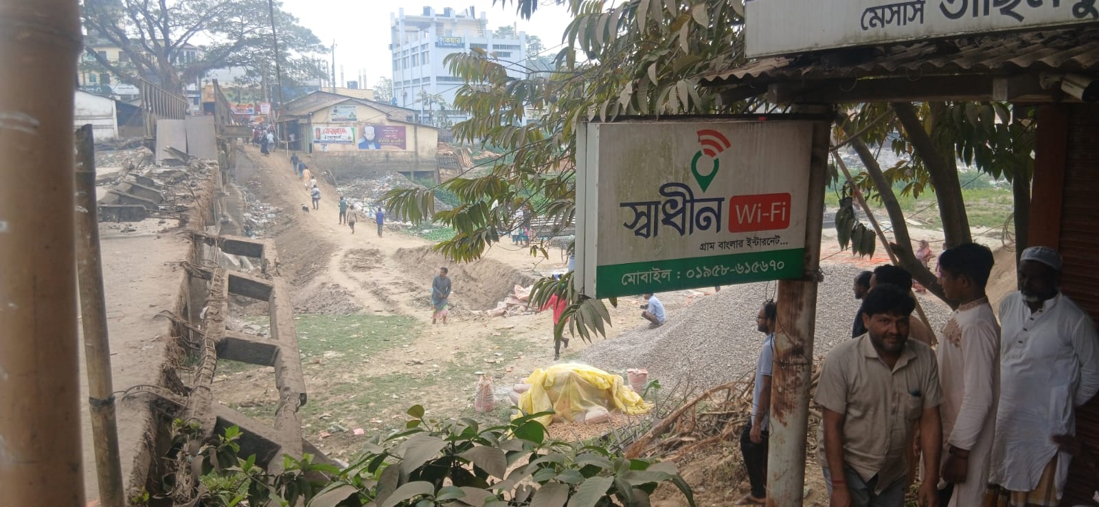 বিকল্প রাস্তা নির্মান ছাড়াই চলছে জগন্নাথপুরে ডাকবাংলো ব্রিজের কাজ, যাতায়াতে চরম ভোগান্তি