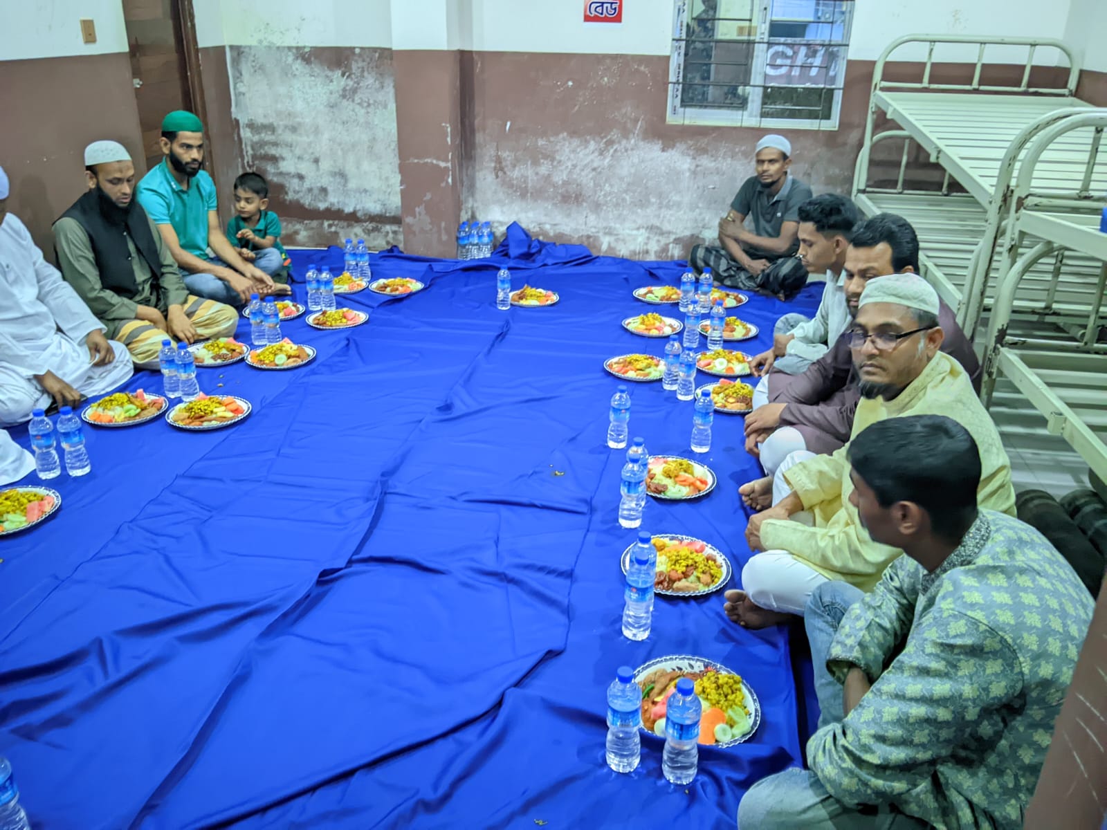 গোয়াইনঘাটে কেয়ার হসপিটালের উদ্যোগে পথচারীদের মাঝে ইফতার বিতরণ ও দোয়া মাহফিল সম্পন্ন