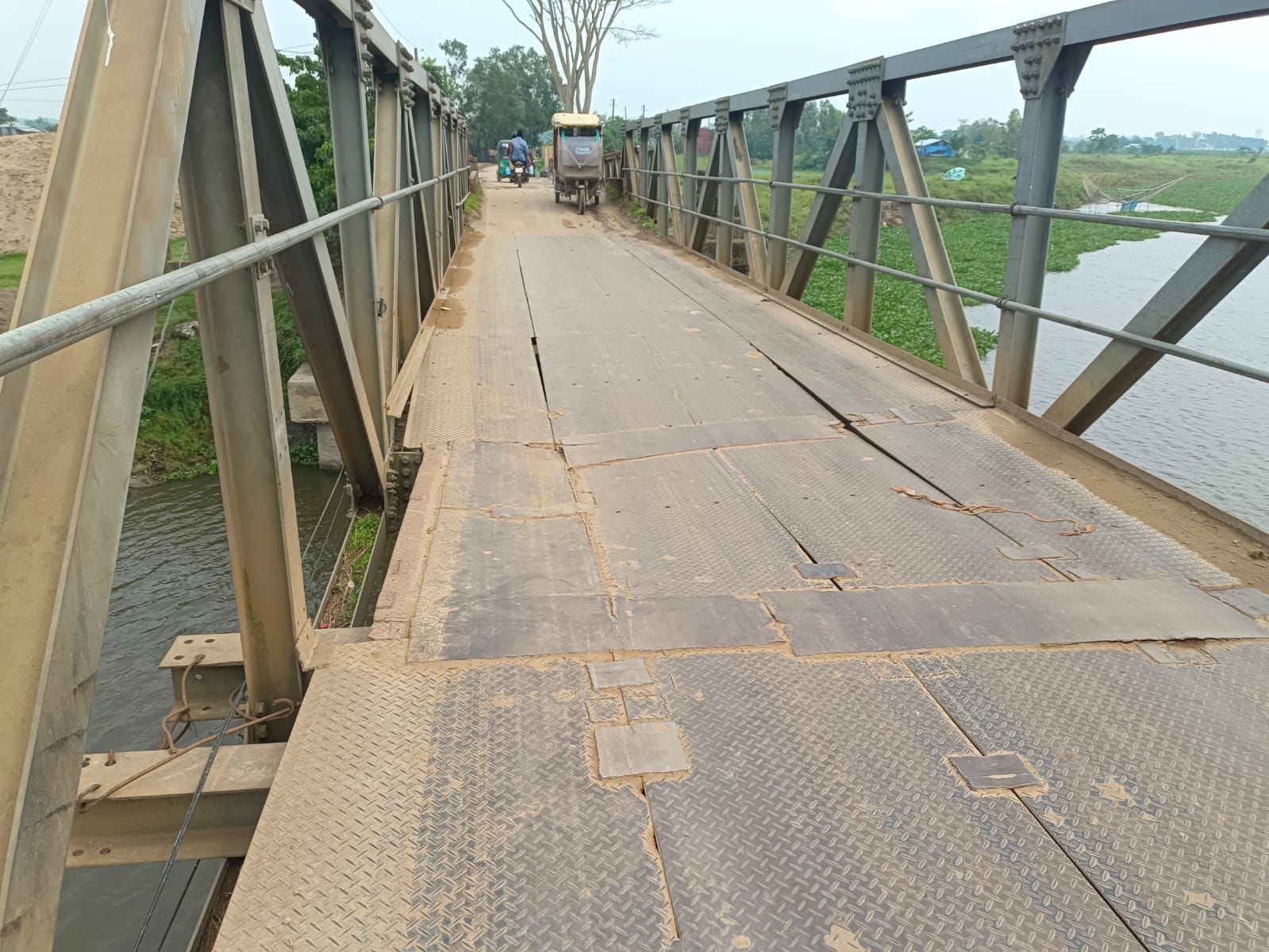 সুনামগঞ্জ- জগন্নাথপুর- ঢাকা মহাসড়কে স্টিল ব্রিজ দেবে যাওয়ায় যান চলাচল বন্ধ