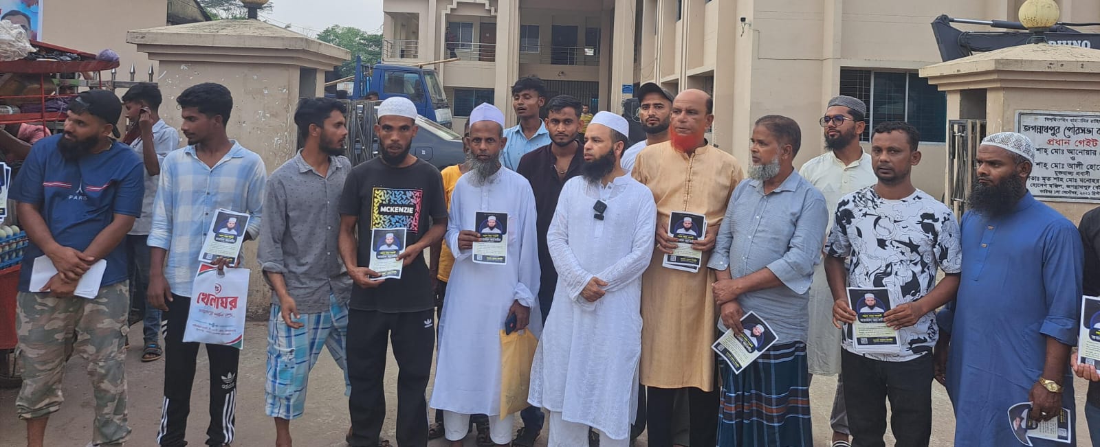 পৌরসভা নির্বাচনে সরগরম মাঠ জগন্নাথপুরে মেয়র পদপ্রার্থী মাওলানা জয়নাল আবেদীনের ব্যাপক গণসংযোগ