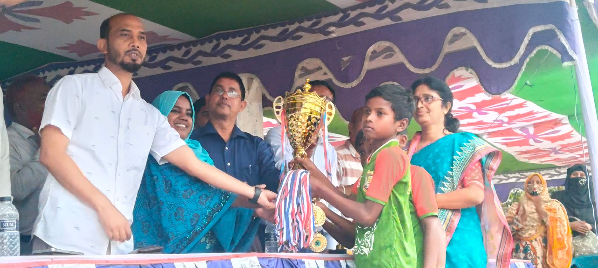 নিয়ামতপুরে প্রাথমিক বিদ্যালয় গোল্ডকাপ ফুটবল টুর্নামেন্টের ফাইনাল খেলা অনুষ্ঠিত