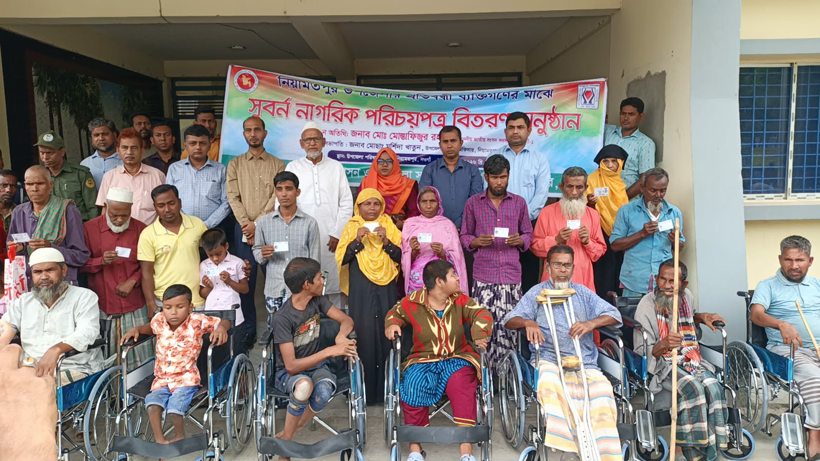 নিয়ামতপুরে ‎হুইল চেয়ার, সুবর্ণ নাগরিক পরিচয় ও খাস পুকুরের সাইনবোর্ড বিতরণ