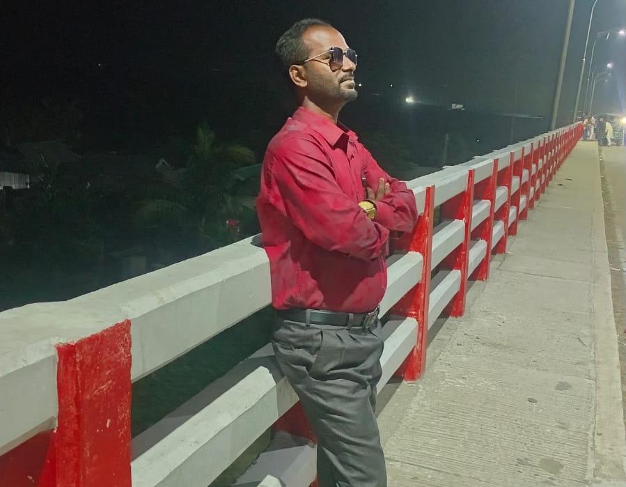 চেনা অথচ অচেনা